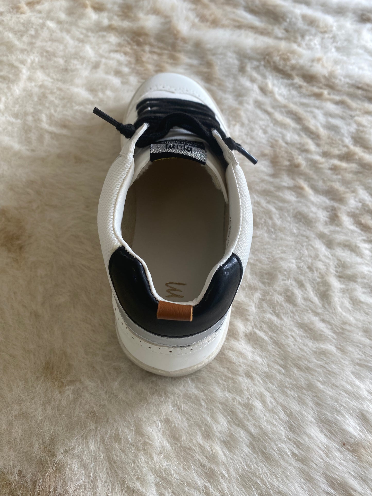 Ashlyn Sneaker
