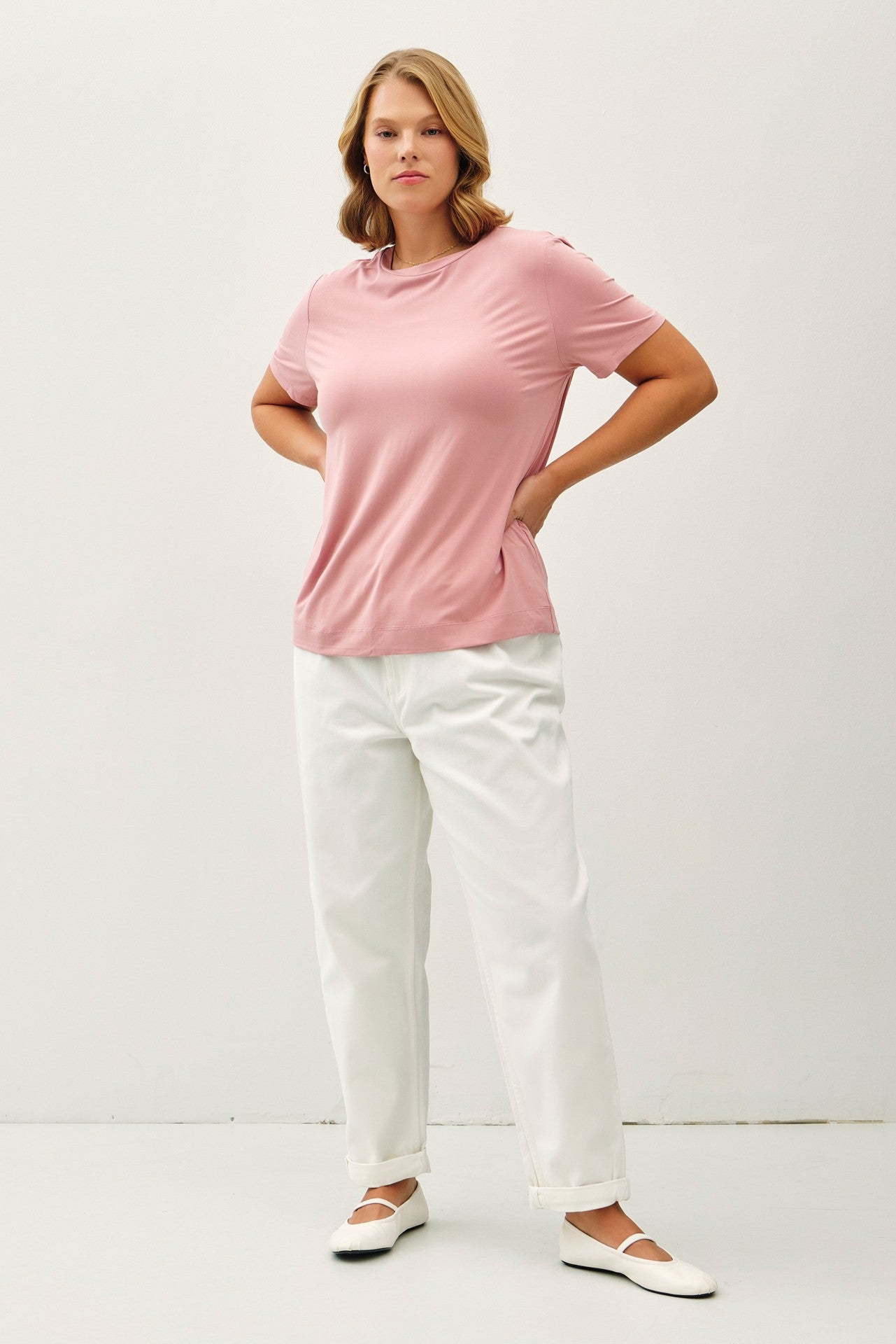 Halle Tee