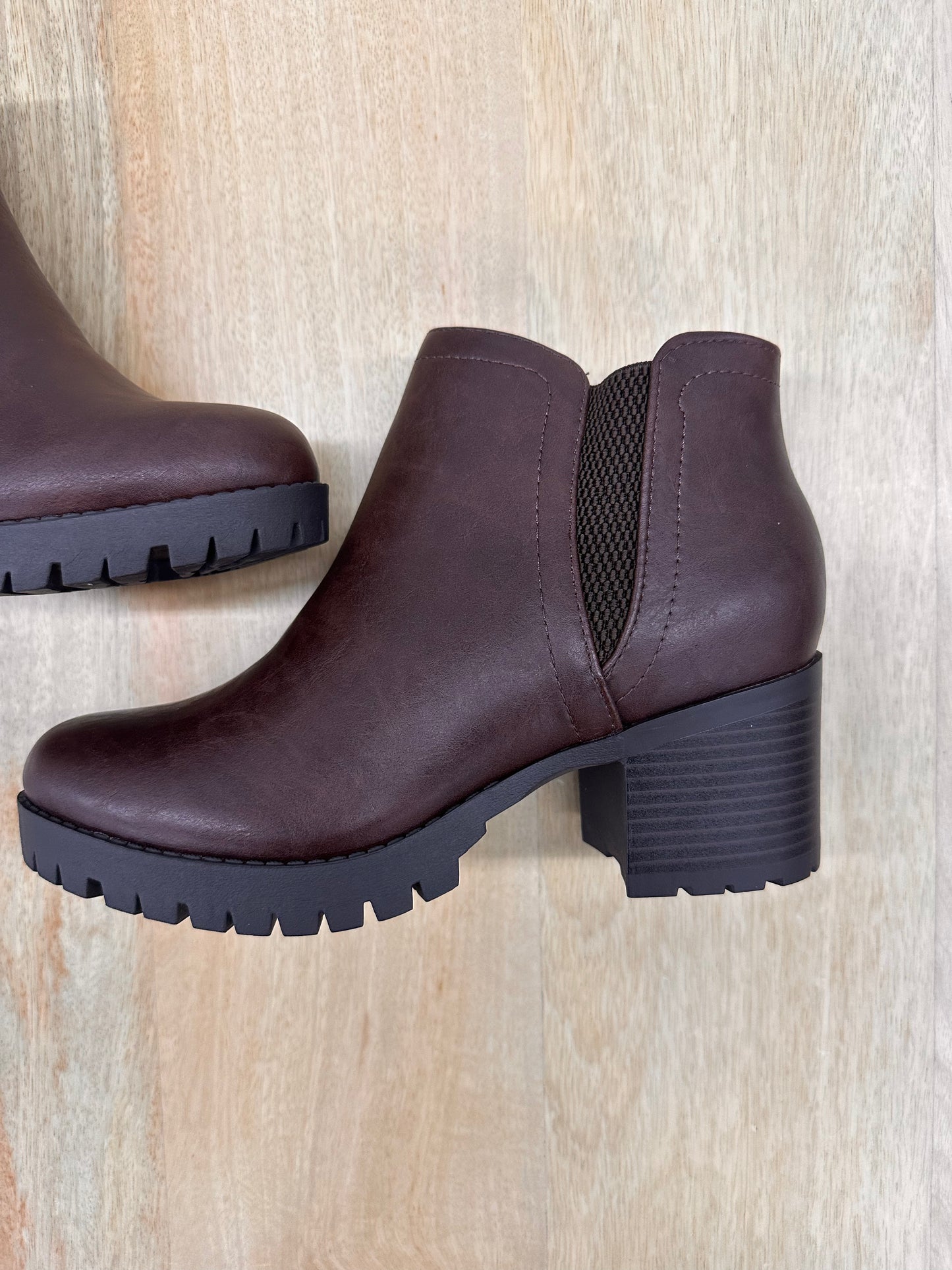 Laura booties