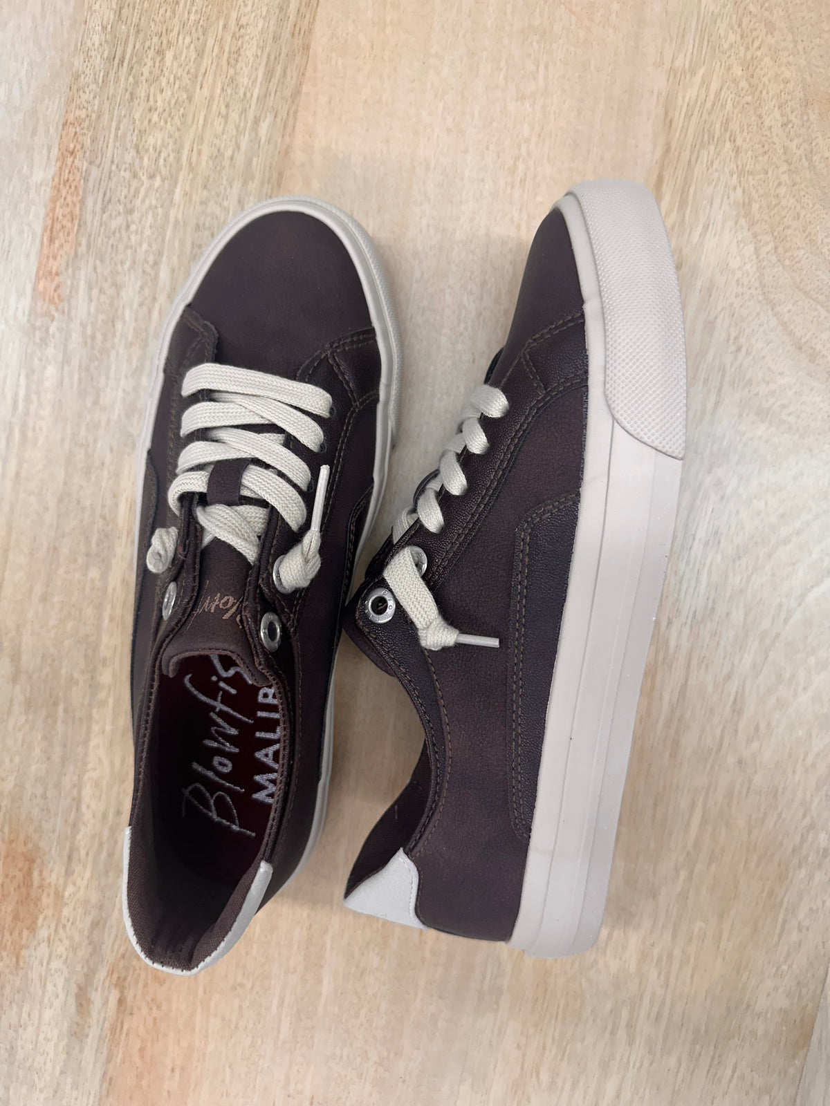 Megan Sneakers