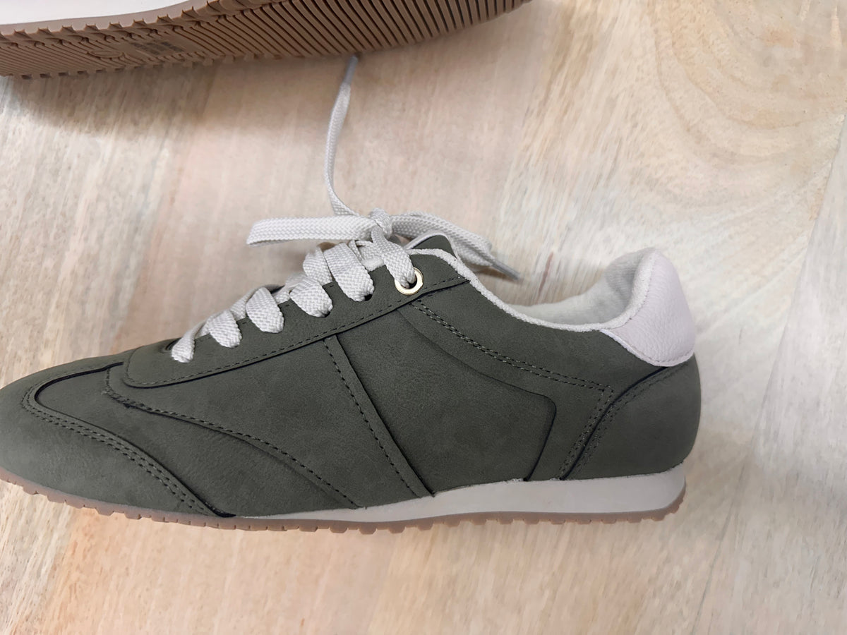 Regina Sneaker